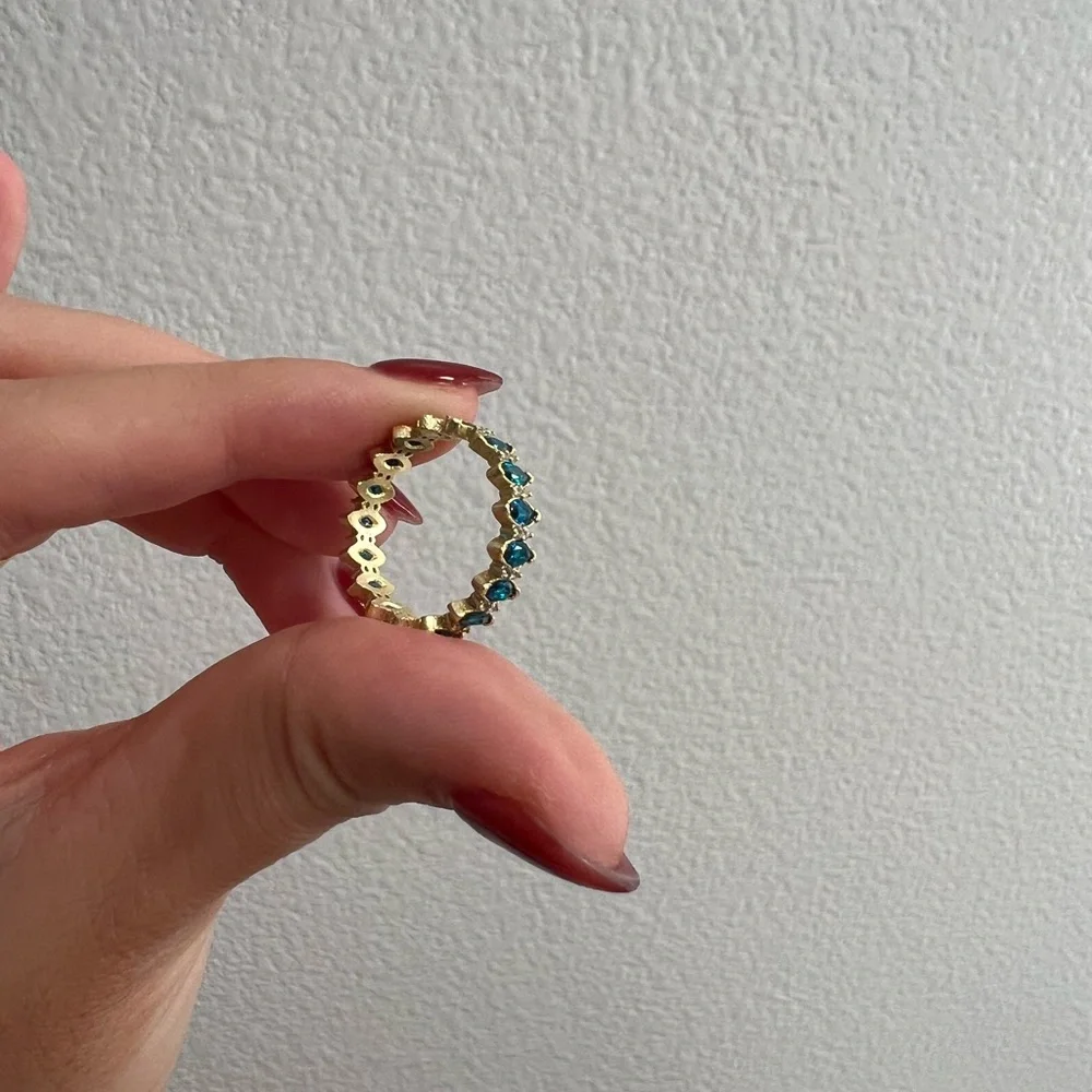 Caitlyn minimalist 18k gold birthstone ring - Picture 3 of 5